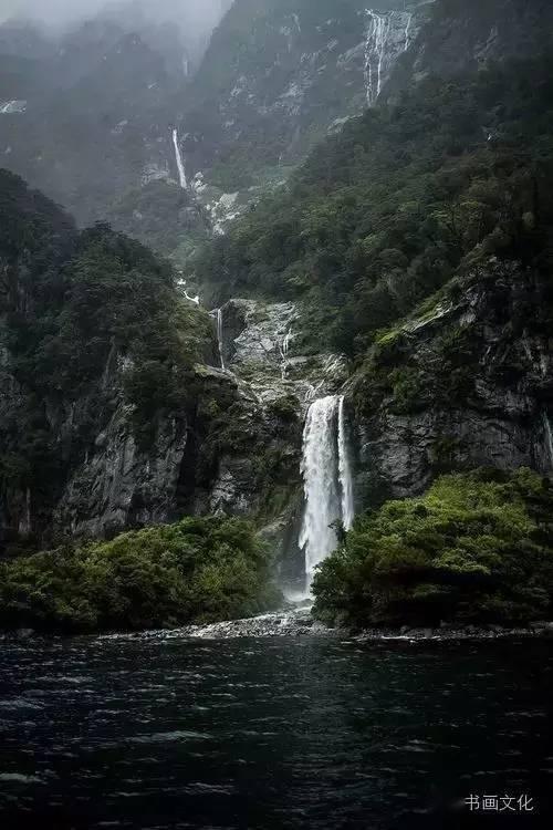 在贵州最南端 “90后”迎战小站首个春运
